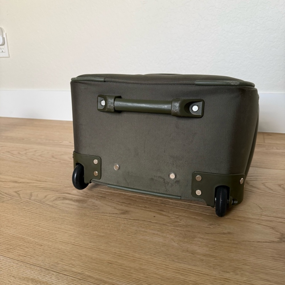 Calpak Olive Green Luggage - Picture 6 of 6